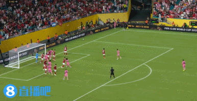 梅西差点绝杀！梅西终场前外围远射，门将扑了一下中横梁